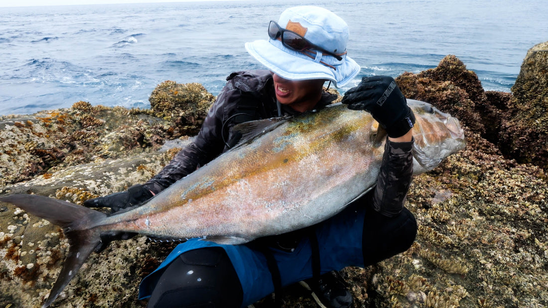 【ロックショア】男女群島で21kgヒレナガカンパチが出た!釣り上げたタックルや状況を解説します。